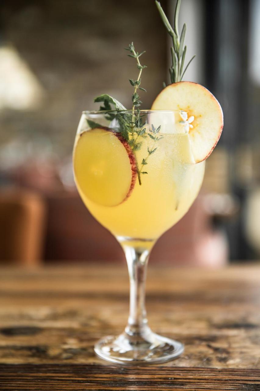 The Pickwick Inn & Oliver'S Restaurant Padstow Buitenkant foto